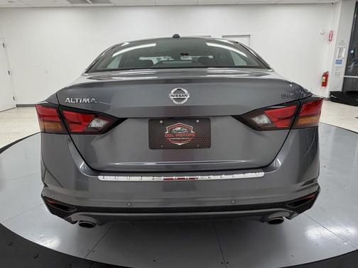 2022 Nissan Altima SR FWD