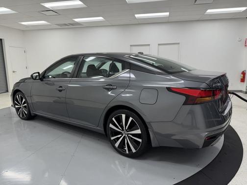 2022 Nissan Altima SR FWD