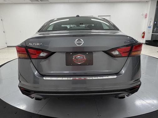 2022 Nissan Altima SR FWD