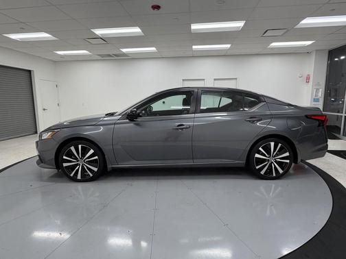 2022 Nissan Altima SR FWD