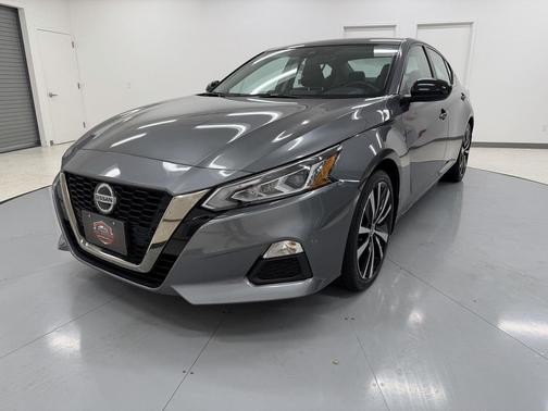 2022 Nissan Altima SR FWD