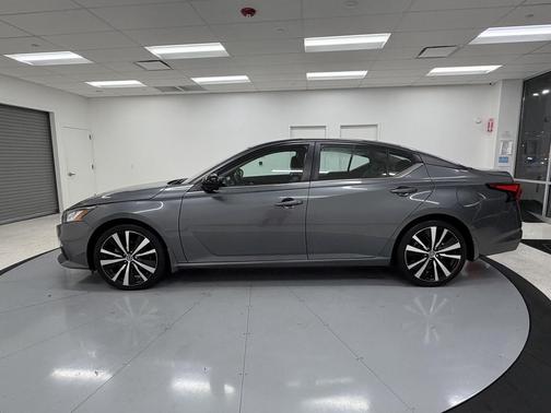 2022 Nissan Altima SR FWD