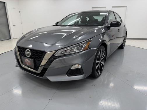 2022 Nissan Altima SR FWD