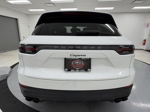 2023 Porsche Cayenne Platinum Edition