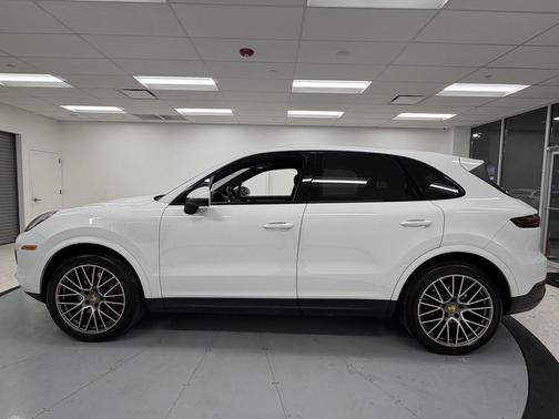 2023 Porsche Cayenne Platinum Edition
