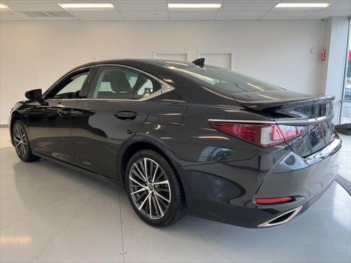 2022 Lexus ES 350 Base