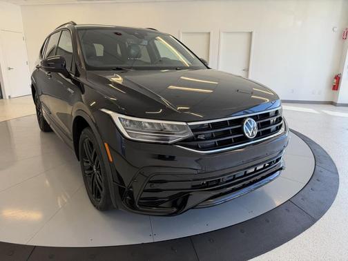 2022 Volkswagen Tiguan 2.0T SE R-Line Black 4MOTION