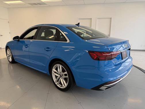2022 Audi A4 45 S line Premium Plus