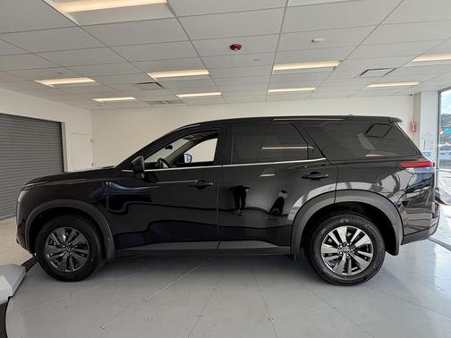 2024 Nissan Pathfinder S 4WD