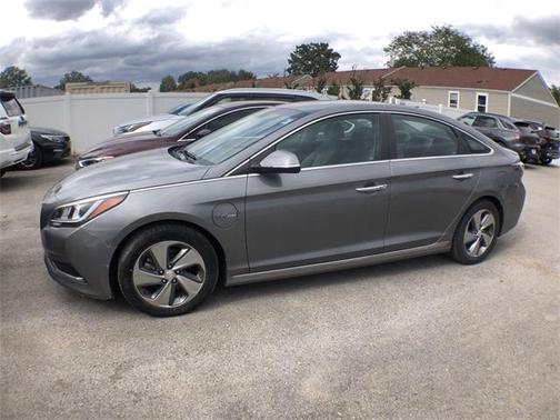 Photo 2 of 13 of 2017 Hyundai Sonata Plug-In Hybrid Base