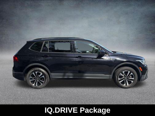 Deep Black Pearl 2022 Volkswagen Tiguan 2.0T S