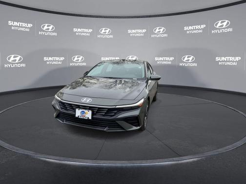 2025 Hyundai ELANTRA SEL