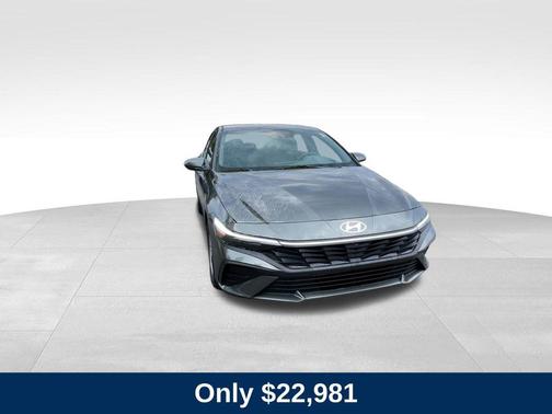 2025 Hyundai ELANTRA SE