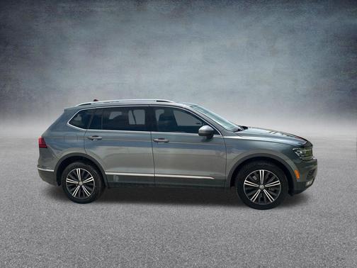Platinum Gray Metallic 2020 Volkswagen Tiguan 2.0T SEL R-Line 4MOTION