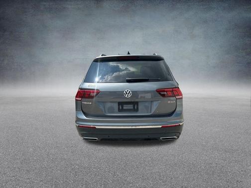 Platinum Gray Metallic 2020 Volkswagen Tiguan 2.0T SEL R-Line 4MOTION