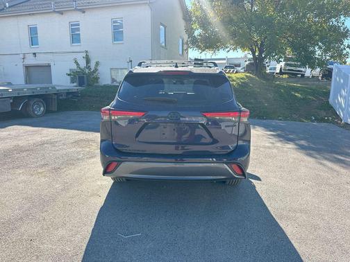2022 Toyota Highlander Hybrid Limited