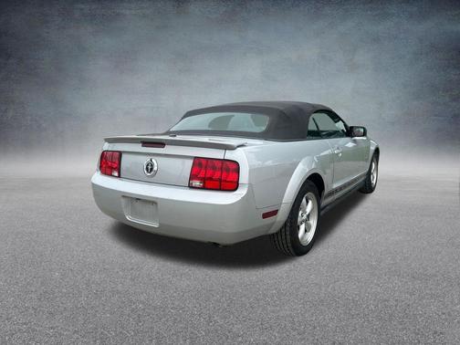 2007 Ford Mustang Deluxe