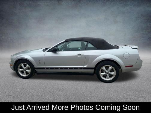 2007 Ford Mustang Deluxe