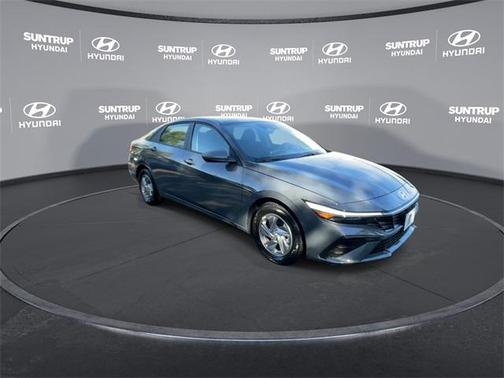 2025 Hyundai ELANTRA SE