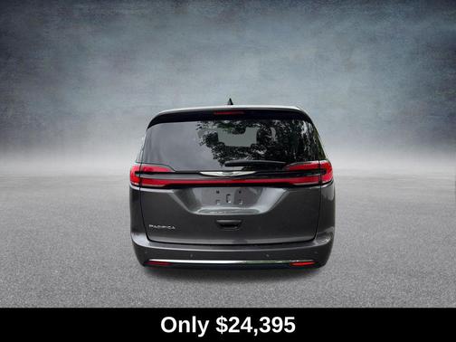 Granite Crystal Metallic Clearcoat 2023 Chrysler Pacifica Touring L