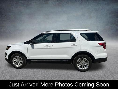 Oxford White 2017 Ford Explorer XLT