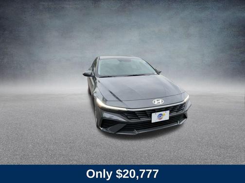 2025 Hyundai ELANTRA SE