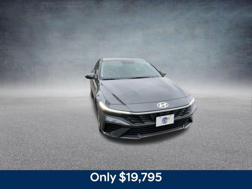 2025 Hyundai ELANTRA SE