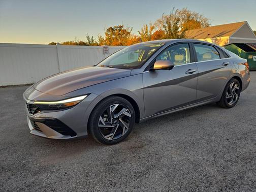 2024 Hyundai ELANTRA Limited
