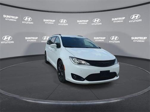 2020 Chrysler Pacifica Touring L