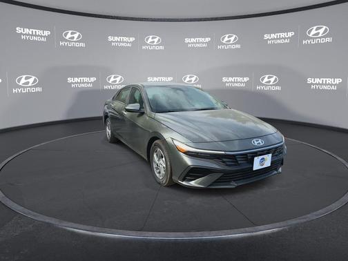 2025 Hyundai ELANTRA SE