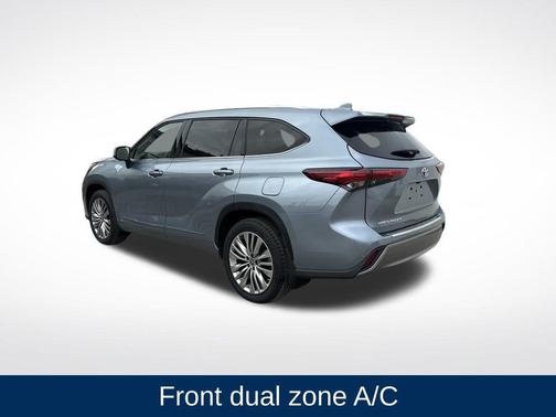 2023 Toyota Highlander Hybrid Platinum