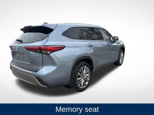 2023 Toyota Highlander Hybrid Platinum
