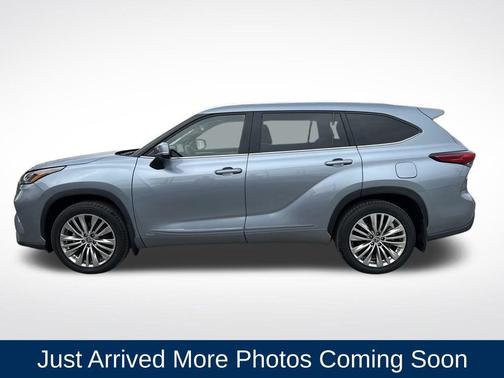 2023 Toyota Highlander Hybrid Platinum