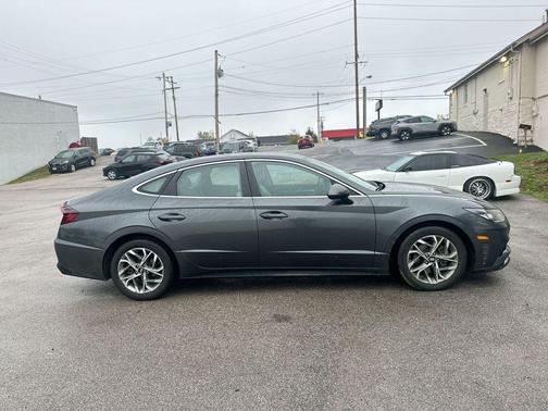 2022 Hyundai SONATA SEL