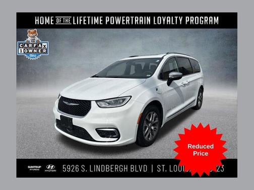 Bright White Clearcoat 2023 Chrysler Pacifica L