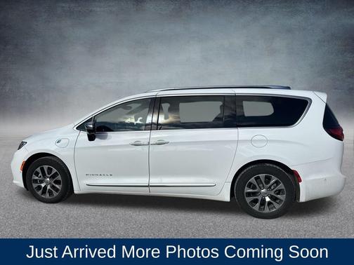 2023 Chrysler Pacifica L