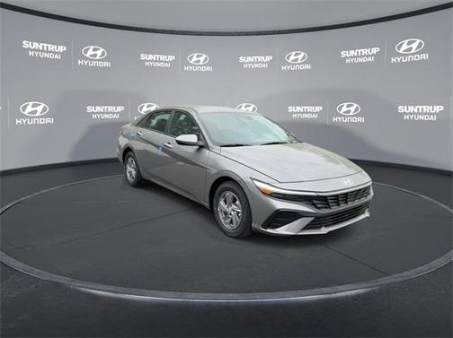 2024 Hyundai ELANTRA SE