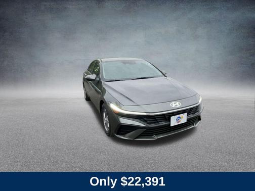 2025 Hyundai ELANTRA SE