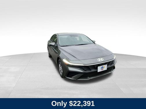 2025 Hyundai ELANTRA SE