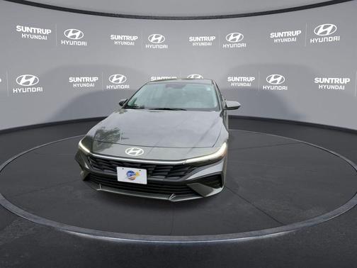 2025 Hyundai ELANTRA SE