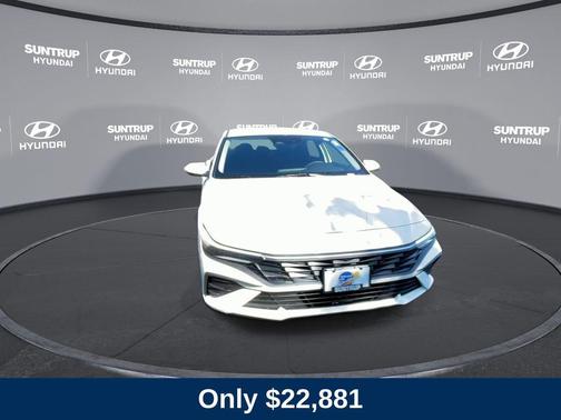 2025 Hyundai ELANTRA SE