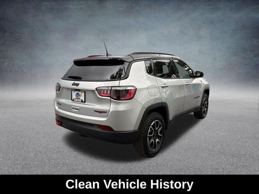 Silver Zynith Metallic Clearcoat 2025 Jeep Compass Trailhawk