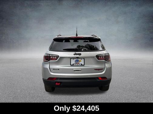 Silver Zynith Metallic Clearcoat 2025 Jeep Compass Trailhawk