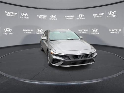 2024 Hyundai ELANTRA SE