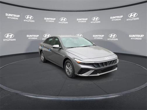 2024 Hyundai ELANTRA SE