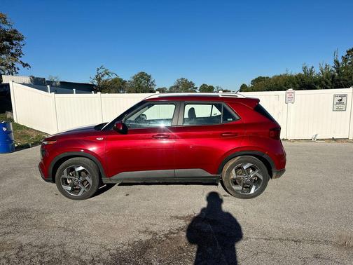 2024 Hyundai VENUE SEL