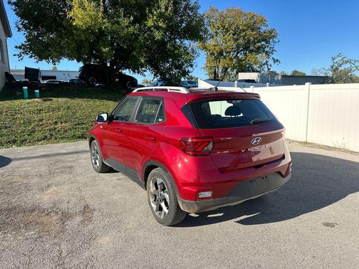 2024 Hyundai VENUE SEL