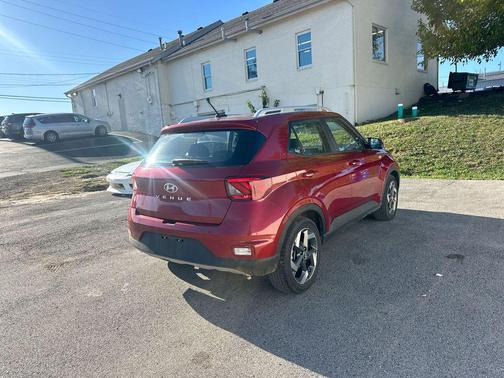 2024 Hyundai VENUE SEL
