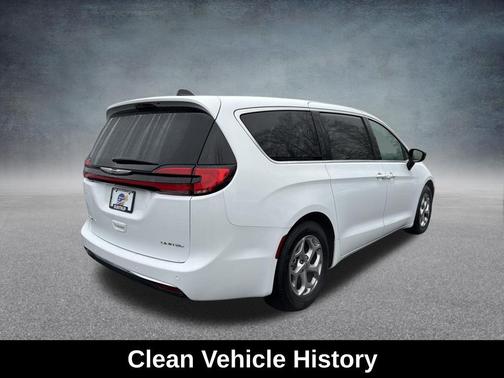 Bright White Clearcoat 2024 Chrysler Pacifica Limited