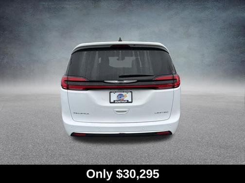 Bright White Clearcoat 2024 Chrysler Pacifica Limited
